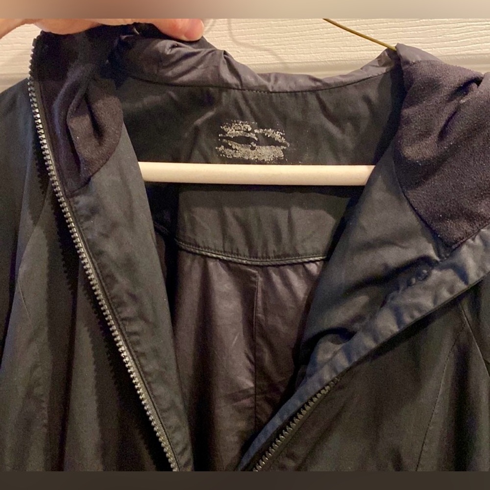 Lululemon Black “Definitely Raining” Jacket - Size 4 - Picture 15 of 15